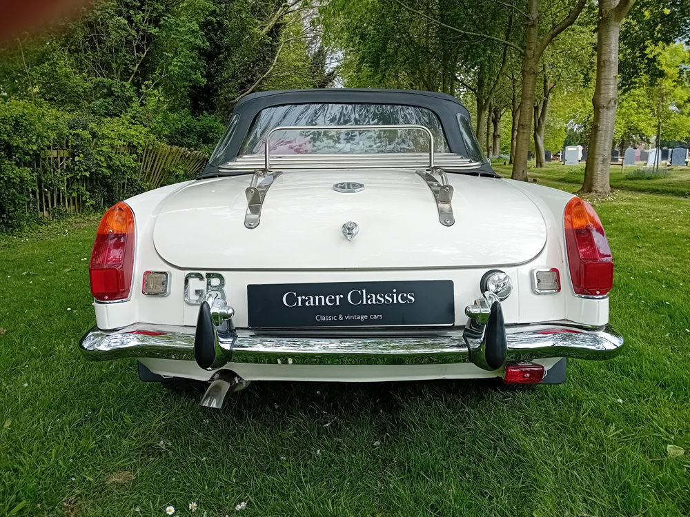 1972 MG MGB Roadster 10