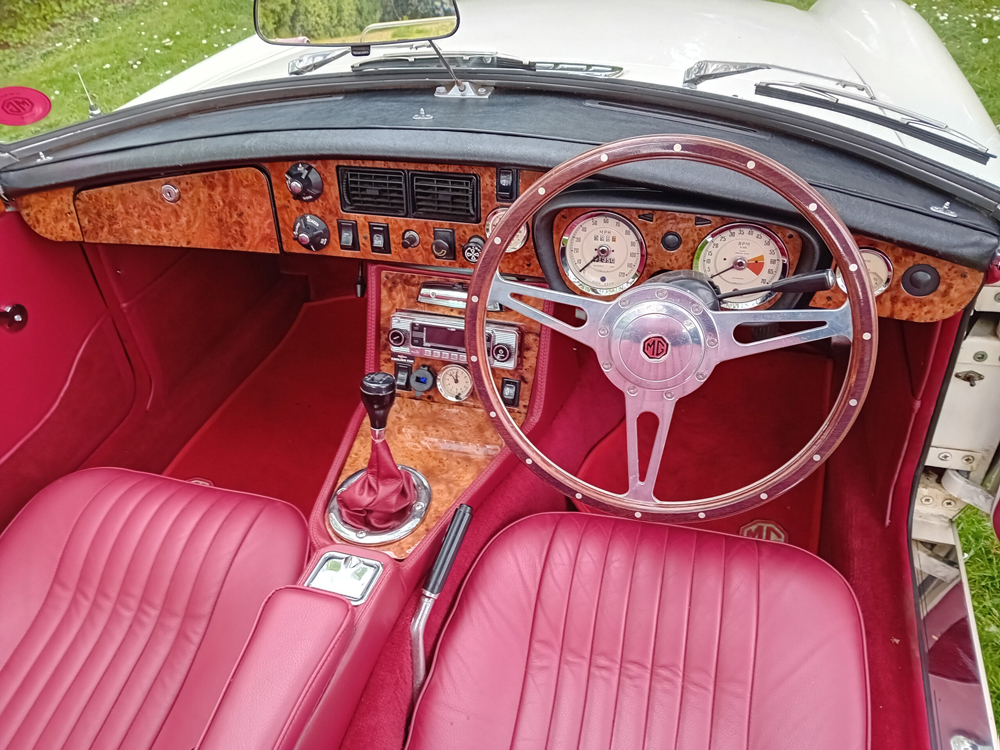 1972 MG MGB Roadster 25