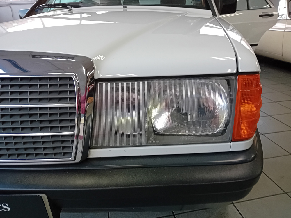 1988 Mercedes 190E 74