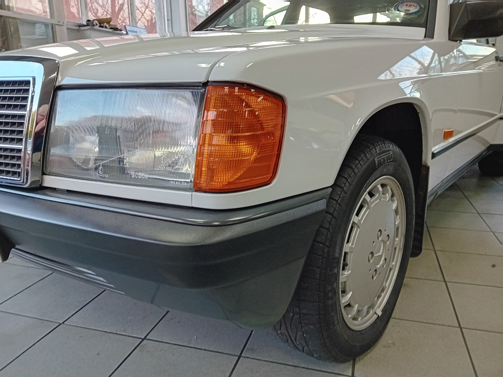 1988 Mercedes 190E 75