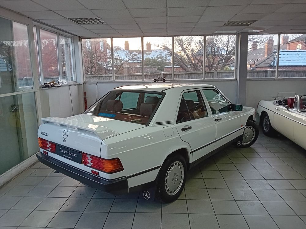 1988 Mercedes 190E 104