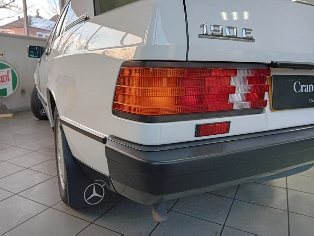 1988 Mercedes 190E 107